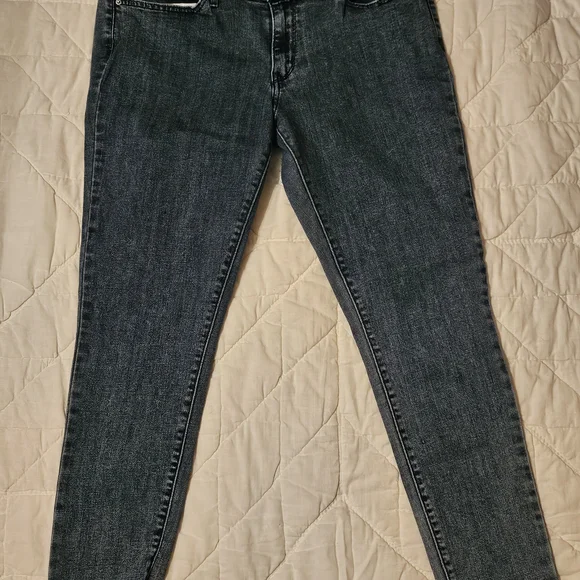 Levi 711 Skinny- 33 with Frayed cuff - Picture 2 of 11